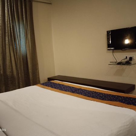 Redfox Hotel- Aminjikarai Chennai Ngoại thất bức ảnh