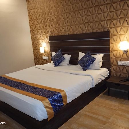 Redfox Hotel- Aminjikarai Chennai Ngoại thất bức ảnh