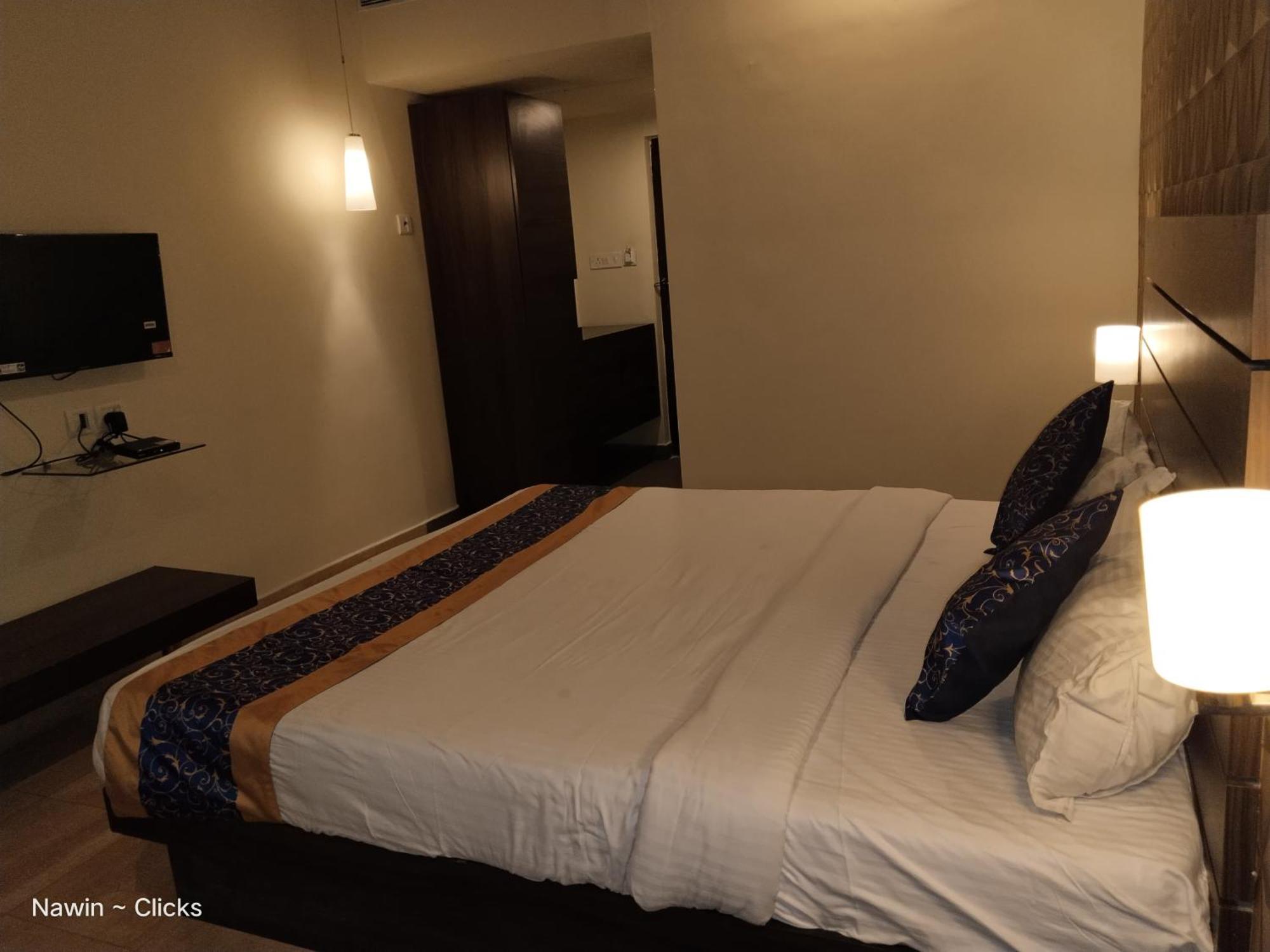 Redfox Hotel- Aminjikarai Chennai Ngoại thất bức ảnh