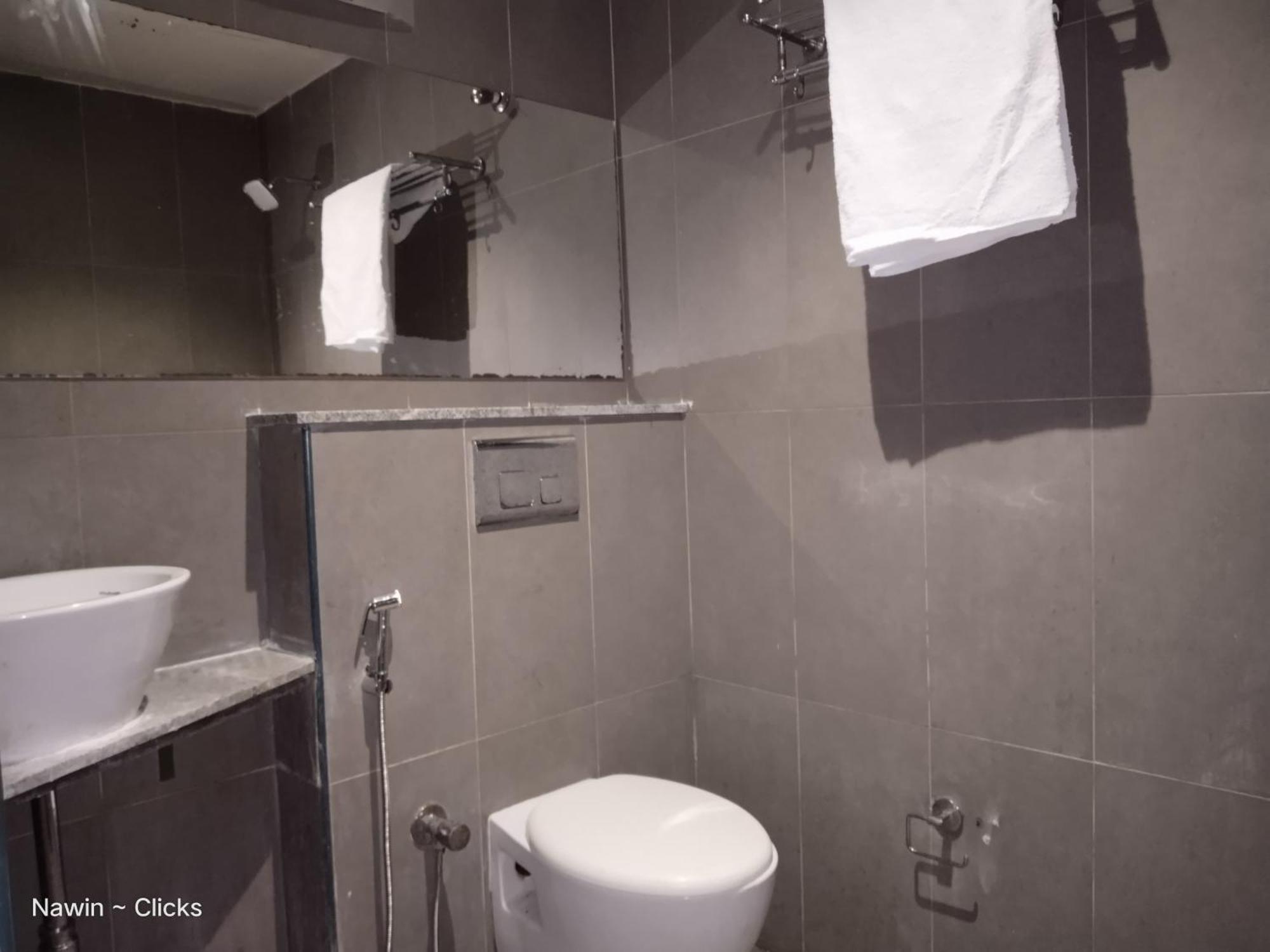 Redfox Hotel- Aminjikarai Chennai Ngoại thất bức ảnh